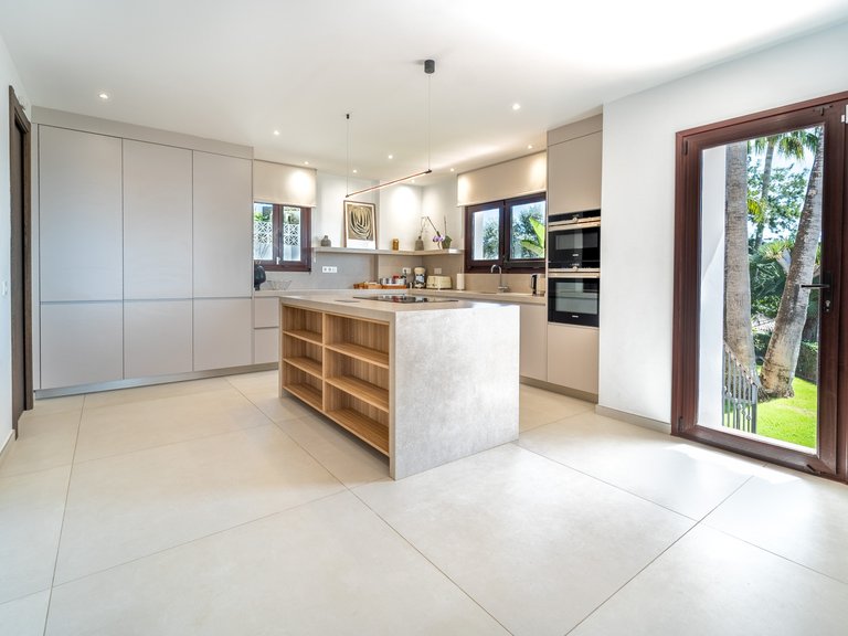 Apartment for Sale  in Marbella, Malaga 18
