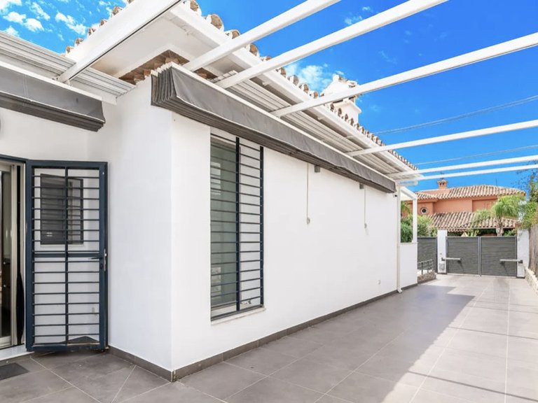 Apartment for Sale  in Marbella, Malaga 28