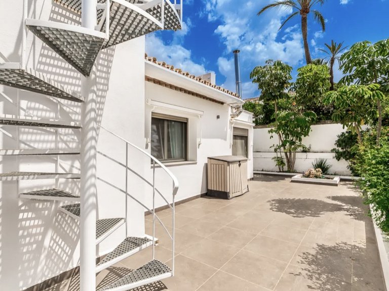 Apartment for Sale  in Marbella, Malaga 25