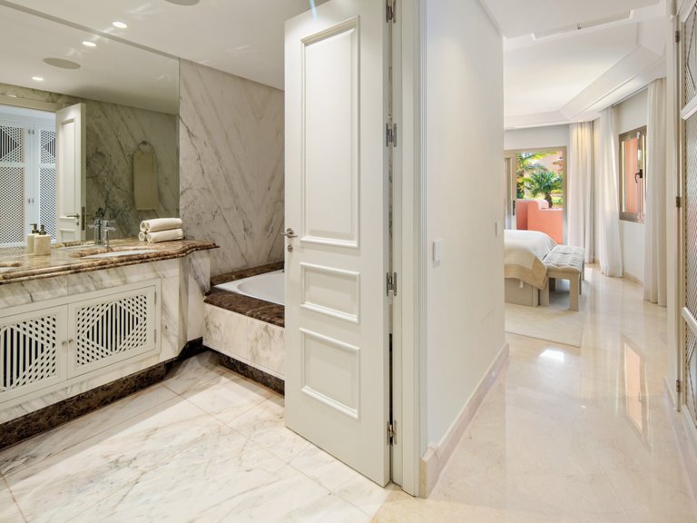 Apartment for Sale  in Marbella, Malaga 22