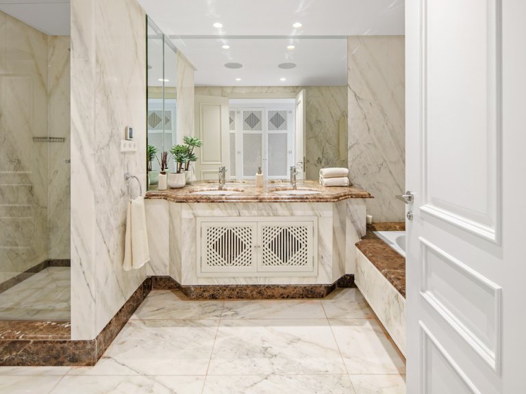 Apartment for Sale  in Marbella, Malaga 18