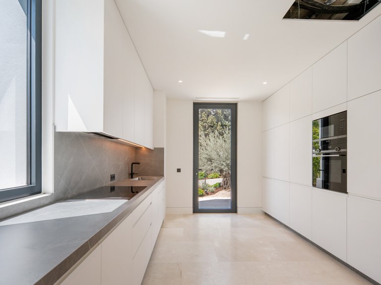 Apartment for Sale  in Marbella, Malaga 11