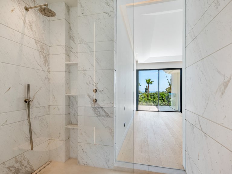 Apartment for Sale  in Marbella, Malaga 24