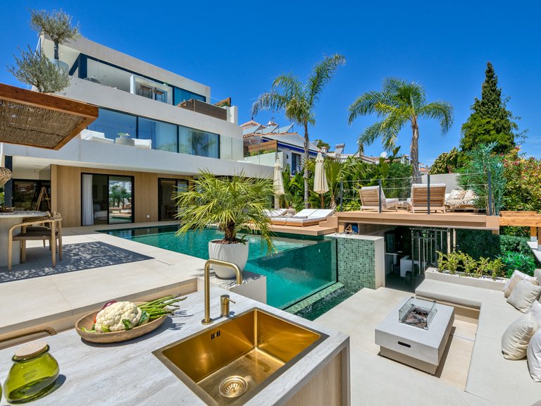 Apartment for Sale  in Marbella, Malaga 2