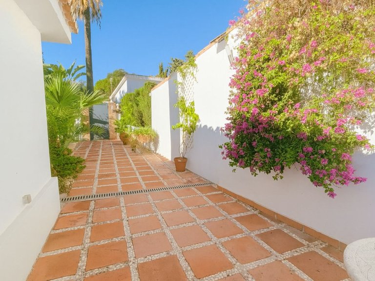 Apartment for Sale  in Marbella, Malaga 43