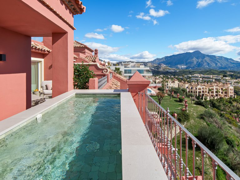 Apartment for Sale  in Benahavis, Malaga 1