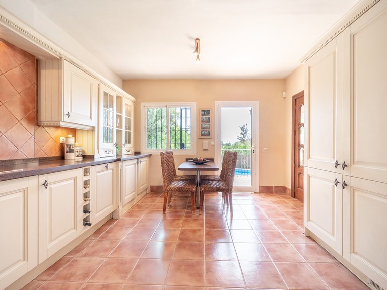 Apartment for Sale  in Marbella, Malaga 17