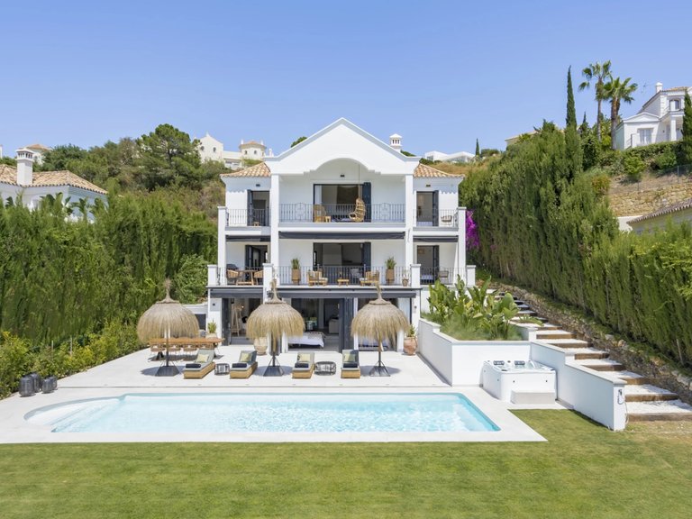 Apartment for Sale  in Benahavis, Malaga 1
