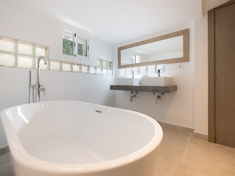 Apartment for Sale  in Marbella, Malaga 18