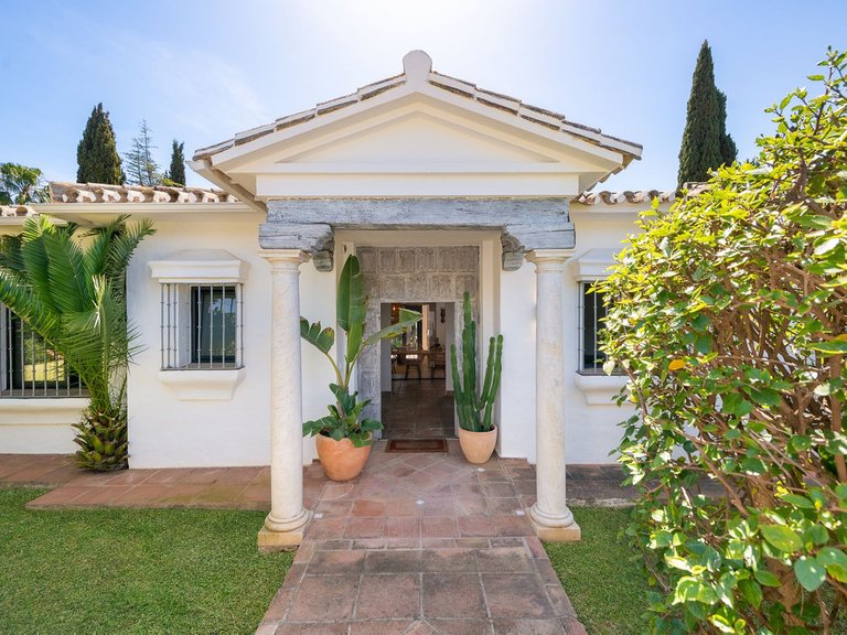 Apartment for Sale  in Marbella, Malaga 38
