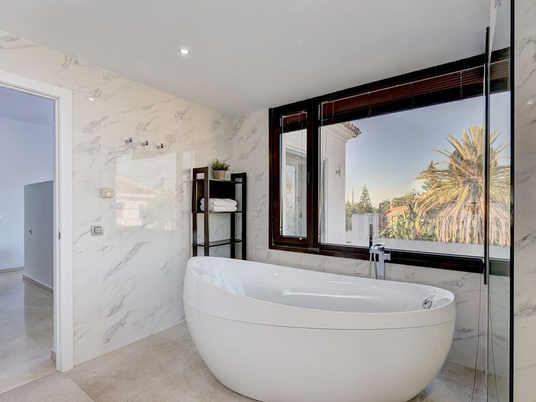 Apartment for Sale  in Marbella, Malaga 15