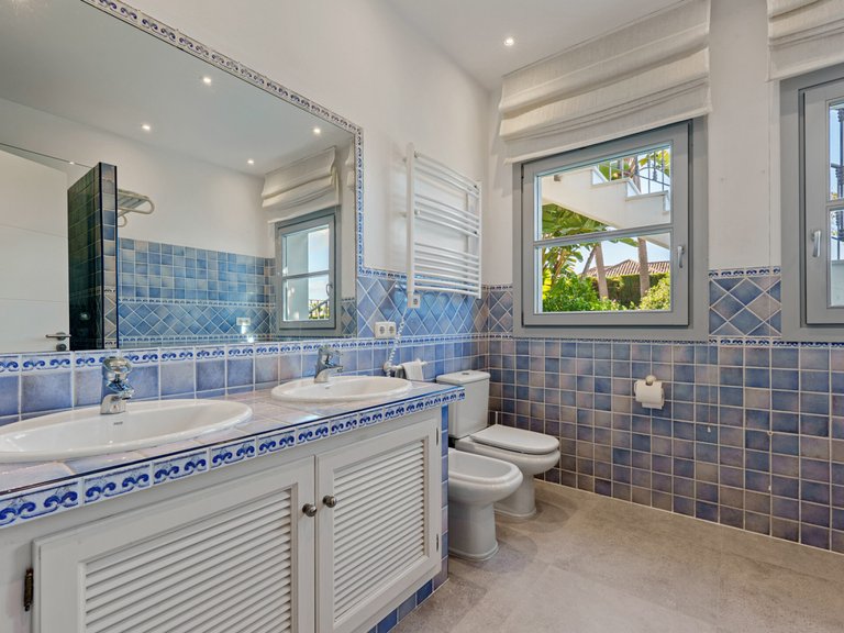 Apartment for Sale  in Marbella, Malaga 25