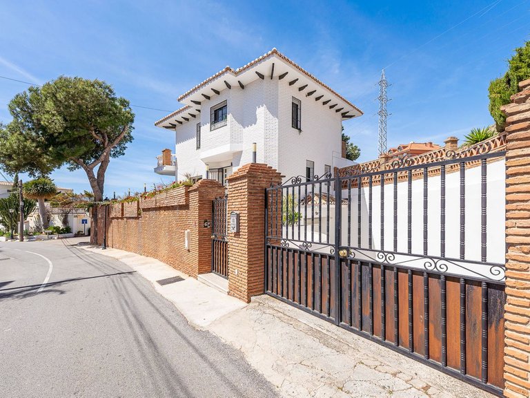 Apartment for Sale  in Benalmadena, Malaga 28