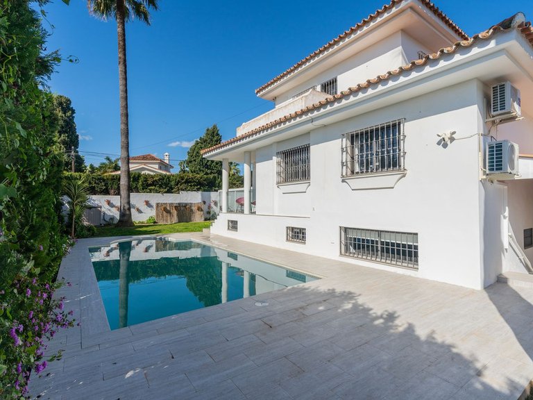 Apartment for Sale  in Estepona, Malaga 2