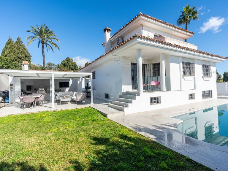 Apartment for Sale  in Estepona, Malaga 1