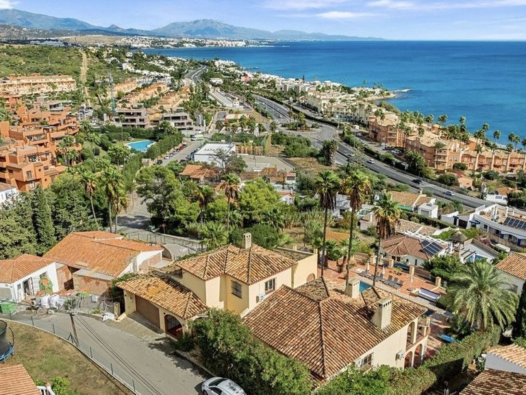 Apartment for Sale  in Estepona, Malaga 27