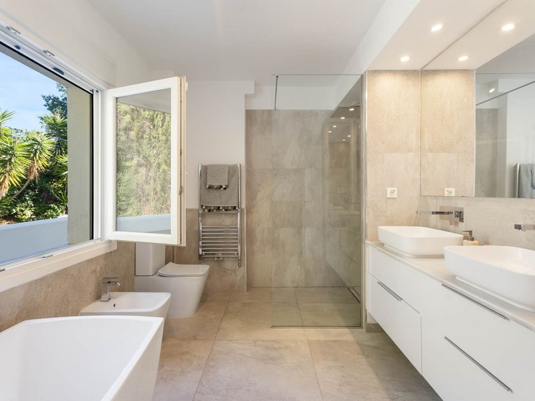 Apartment for Sale  in Marbella, Malaga 16