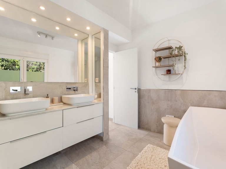 Apartment for Sale  in Marbella, Malaga 17