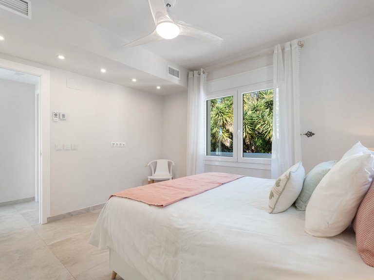 Apartment for Sale  in Marbella, Malaga 28