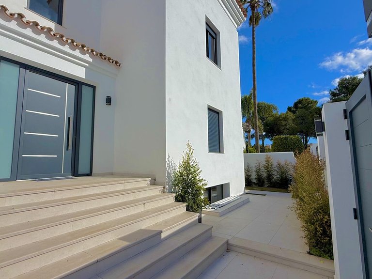 Apartment for Sale  in Marbella, Malaga 39