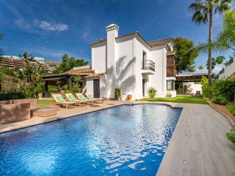 Apartment for Sale  in Benahavis, Malaga 1
