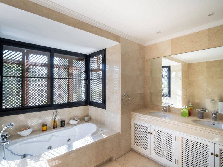 Apartment for Sale  in Benahavis, Malaga 18