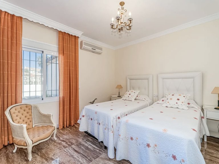 Apartment for Sale  in Marbella, Malaga 21