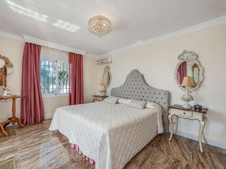 Apartment for Sale  in Marbella, Malaga 19