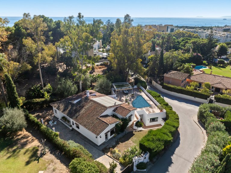 Apartment for Sale  in Marbella, Malaga 26
