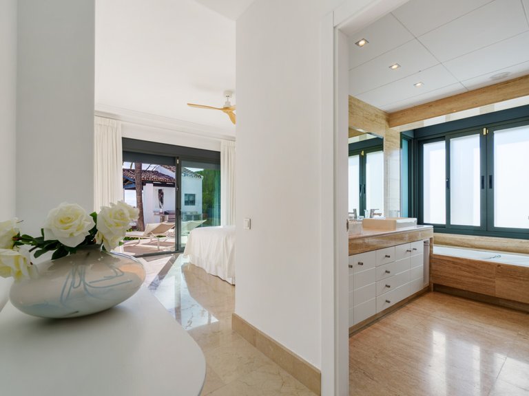 Apartment for Sale  in Marbella, Malaga 22