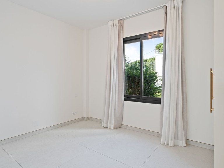 Apartment for Sale  in Marbella, Malaga 26
