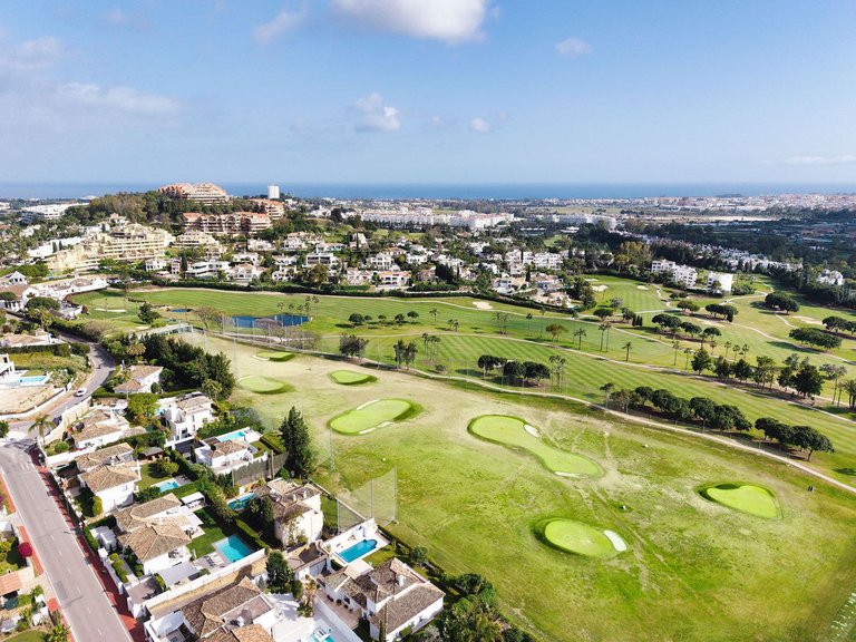 Apartment for Sale  in Marbella, Malaga 38