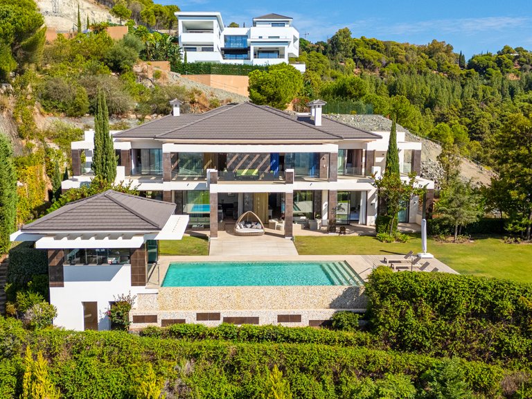 Apartment for Sale  in Benahavis, Malaga 1
