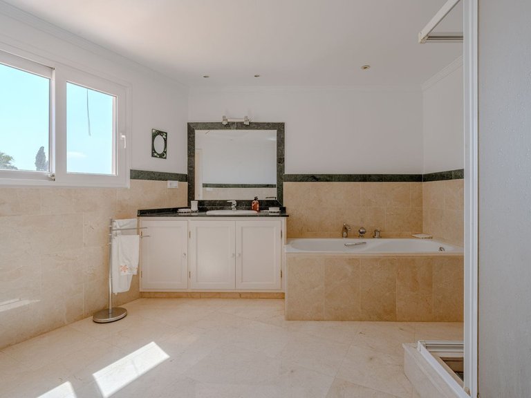 Apartment for Sale  in Estepona, Malaga 27