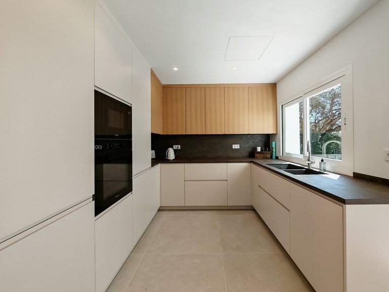 Apartment for Sale  in Marbella, Malaga 12