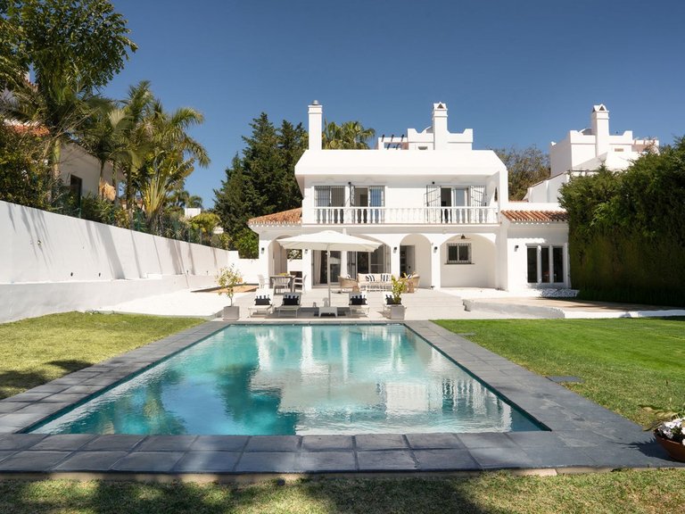 Apartment for Sale  in Estepona, Malaga 1