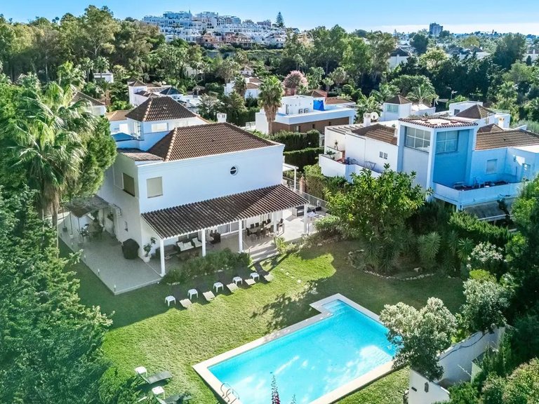 Apartment for Sale  in Marbella, Malaga 28