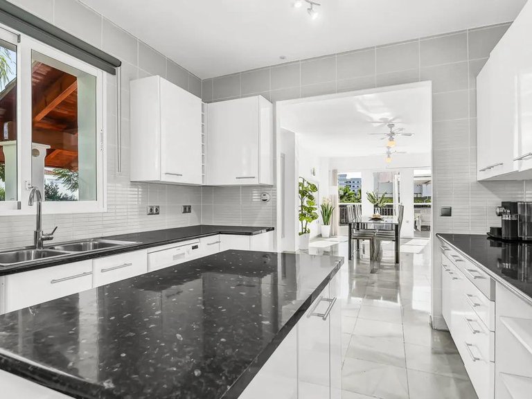 Apartment for Sale  in Marbella, Malaga 11