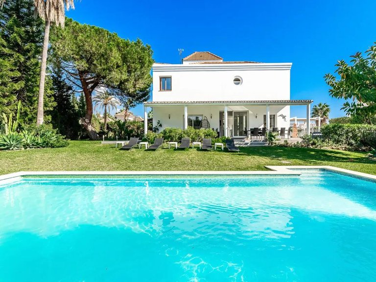 Apartment for Sale  in Marbella, Malaga 31