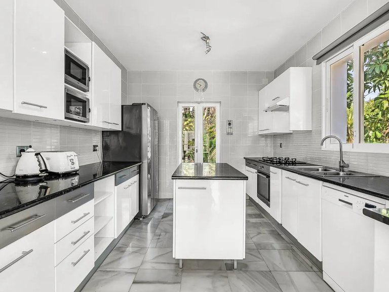 Apartment for Sale  in Marbella, Malaga 12