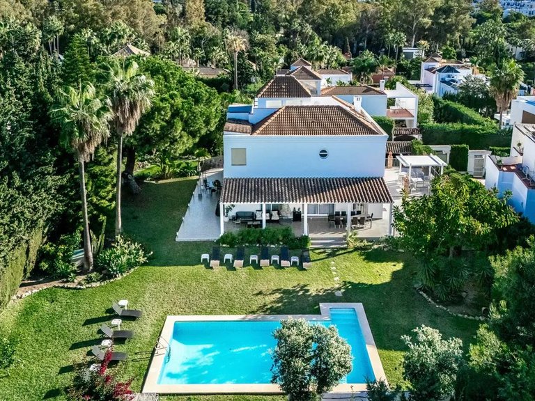 Apartment for Sale  in Marbella, Malaga 1