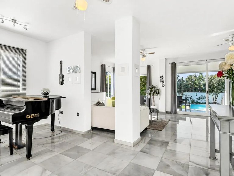 Apartment for Sale  in Marbella, Malaga 8