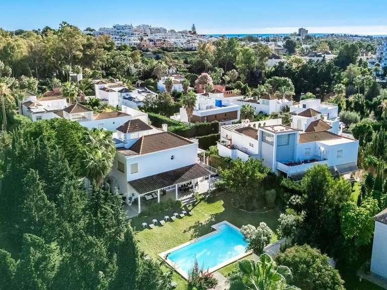 Apartment for Sale  in Marbella, Malaga 27