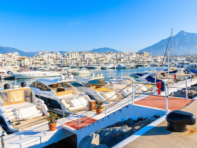 Apartment for Sale  in Marbella, Malaga 30