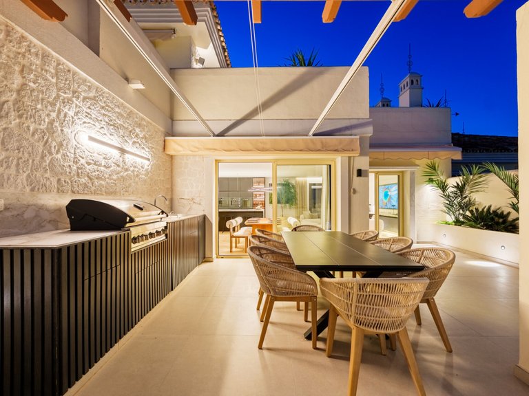 Apartment for Sale  in Marbella, Malaga 38
