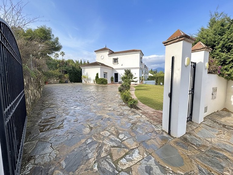 Apartment for Sale  in Marbella, Malaga 5