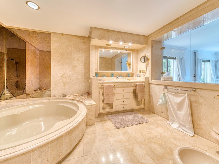 Apartment for Sale  in Marbella, Malaga 10