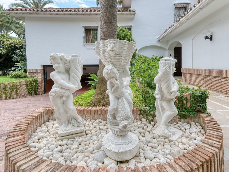 Apartment for Sale  in Marbella, Malaga 36