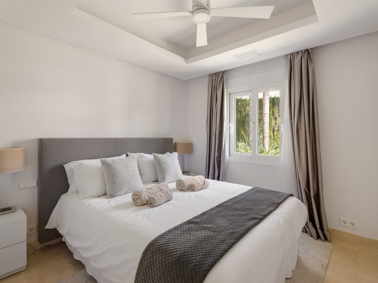 Apartment for Sale  in Marbella, Malaga 28