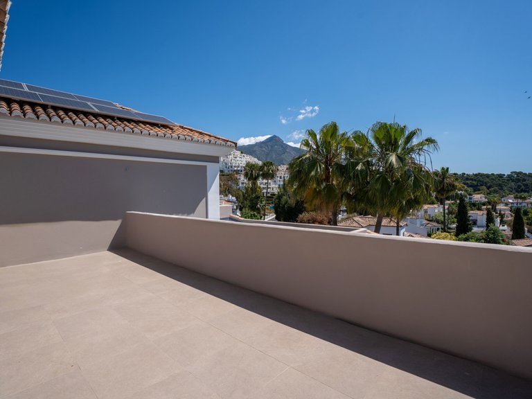 Apartment for Sale  in Marbella, Malaga 26